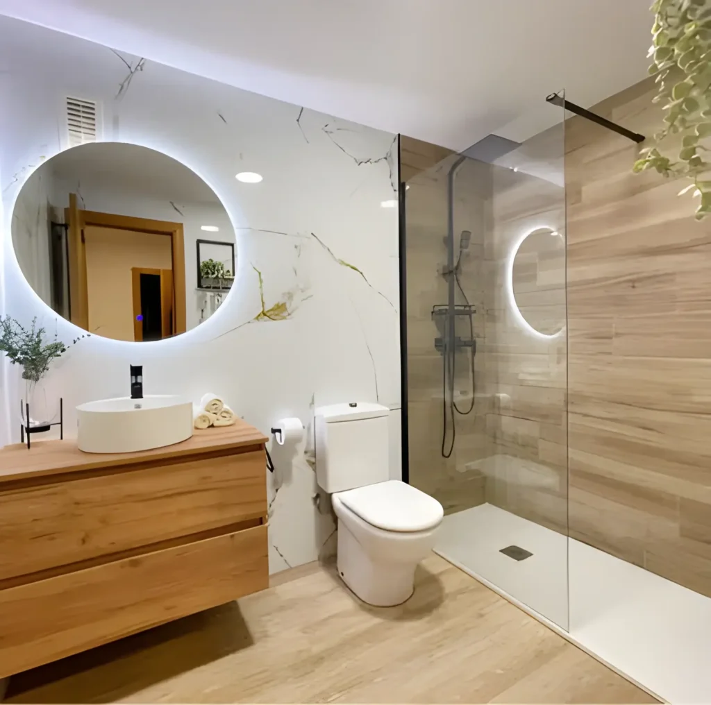 Baño reformado en Castellón con mampara y grifería nueva