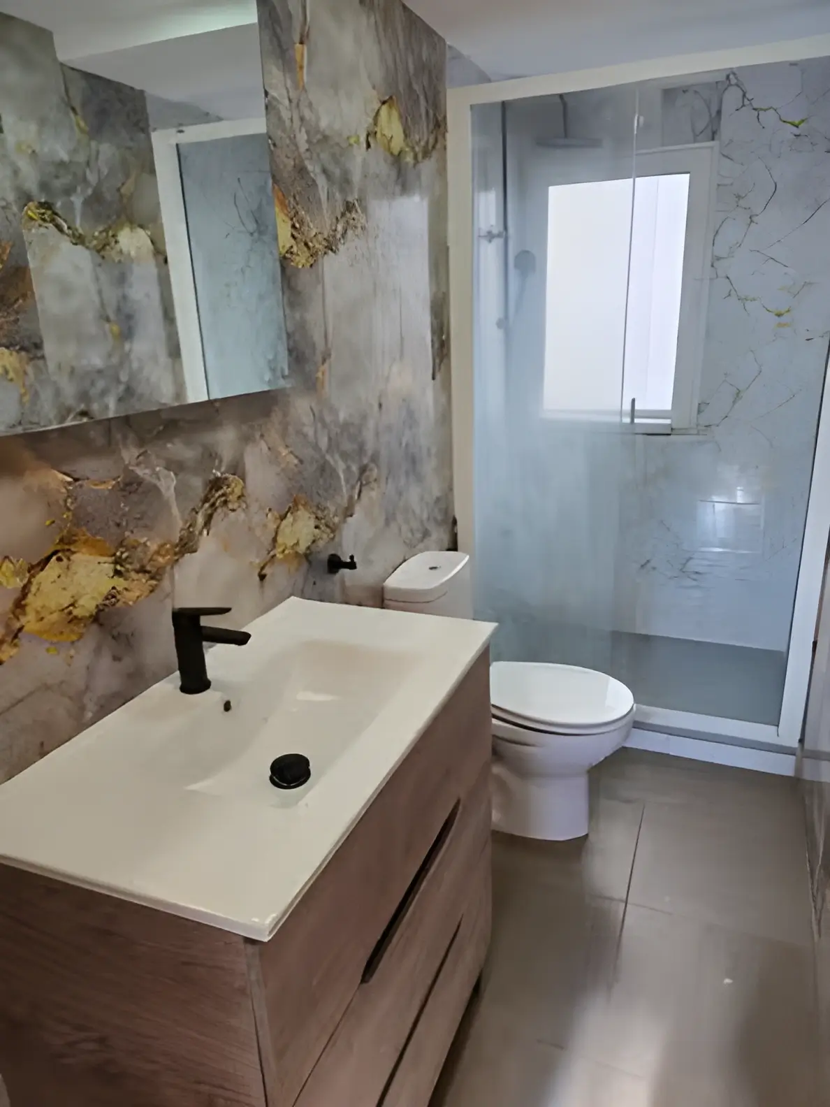 Reformas de Baños Castellón con plato de ducha moderno
